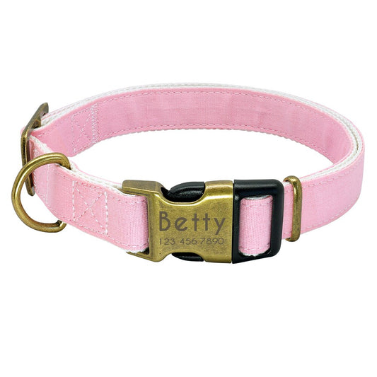 Collier rose en nylon pour chien avec boucle dorée gravée