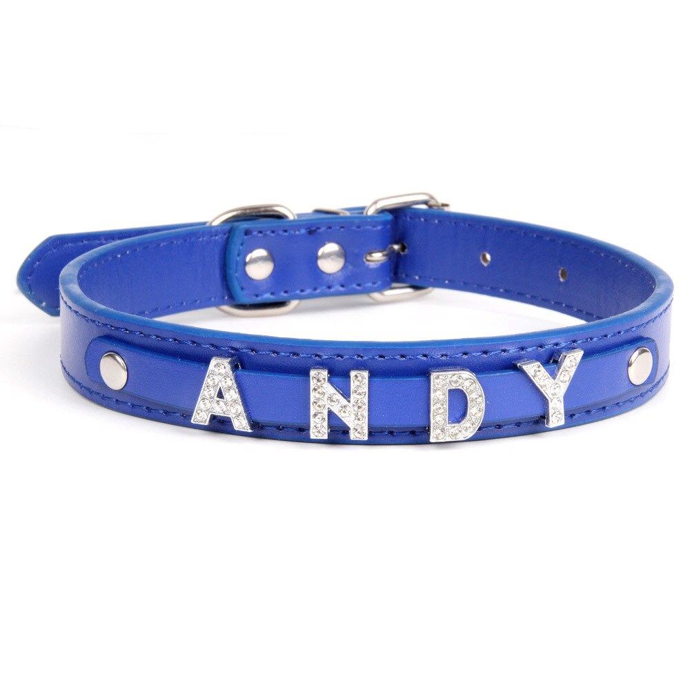 Collier pour chien en cuir bleu marine avec lettres strass argentées