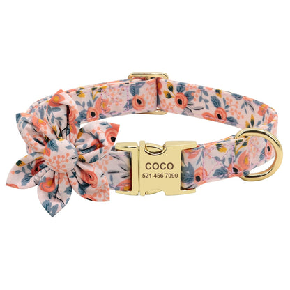 Collier pour chien orange avec fleur décorative et plaque dorée personnalisable