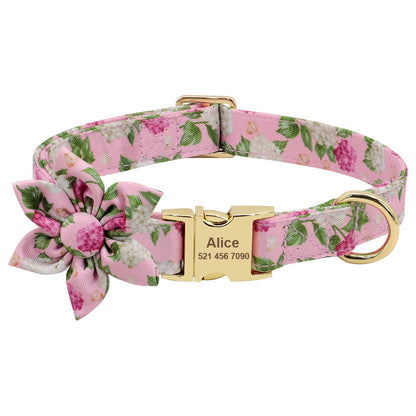 Collier personnalisé chien nylon fleuri plaque dorée
