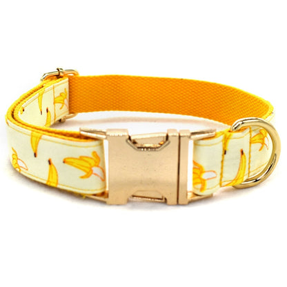 Collier pour chien jaune à motifs bananes avec plaque gravée